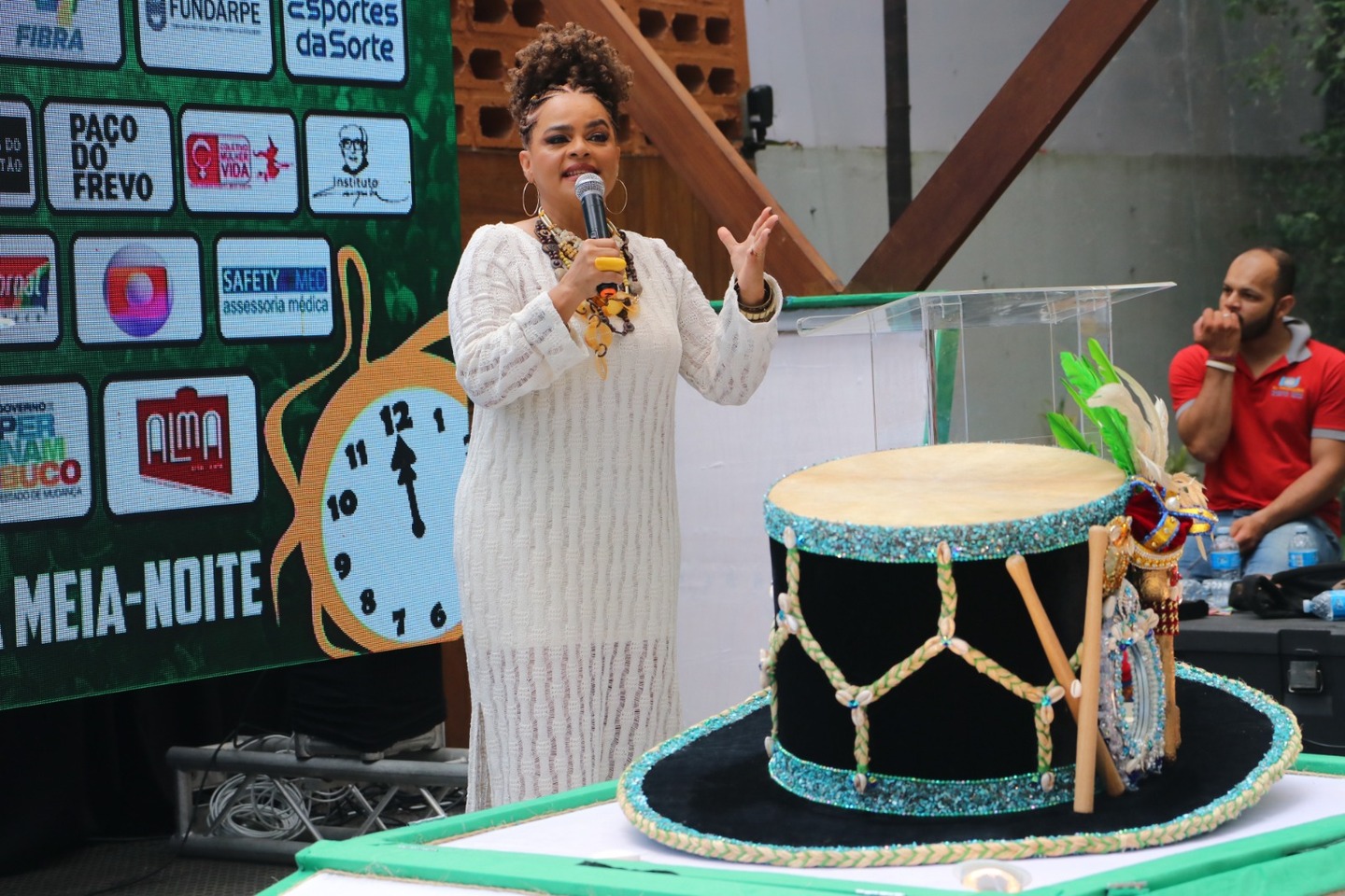 revelado a cartola que o Homem da Meia-Noite usará no próximo ano. A peça, assim como a roupa, foi confeccionada pela estilista e figurinista Haia Marak