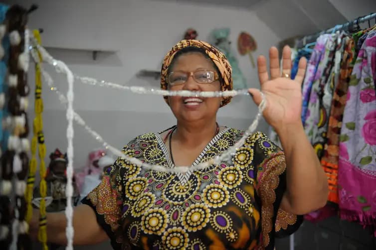 Rio de Janeiro - Mãe Nilse de Iansã no terreiro Ilê Omolu Oxum, em São João de Mereti - Foto: Tomaz Silva/Agência Brasil