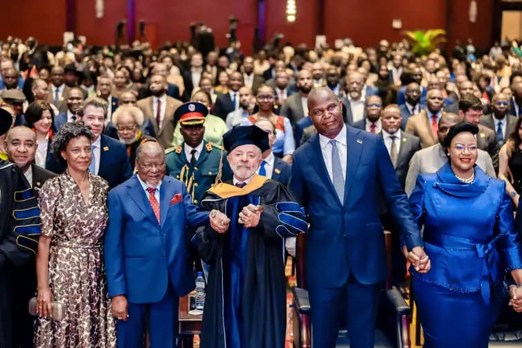 Presidente Lula durante a cerimônia de outorga do título de Doutor Honoris Causa em Ciência Política, Desenvolvimento e Cooperação Internacional pela Universidade Pedagógica de Maputo. Foto: Ricardo Stuckert / PR