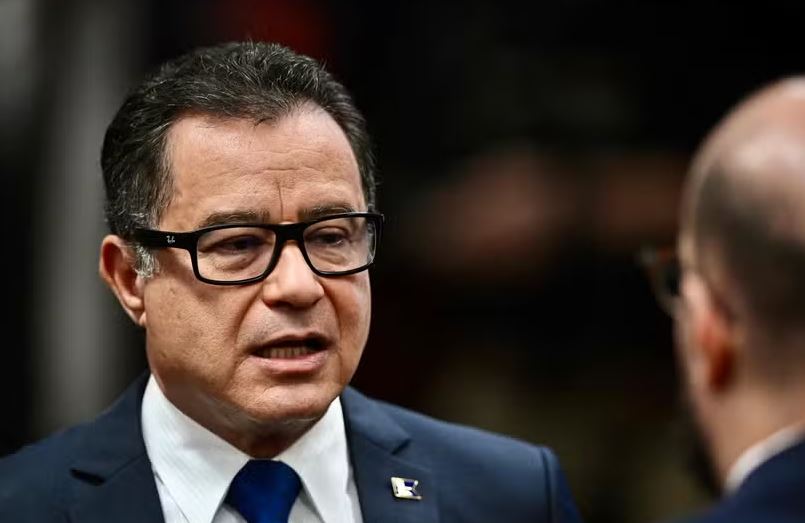 O ex-comandante da Marinha Almir Garnier Santos no Supremo Tribunal Federal (STF) em junho de 2025 