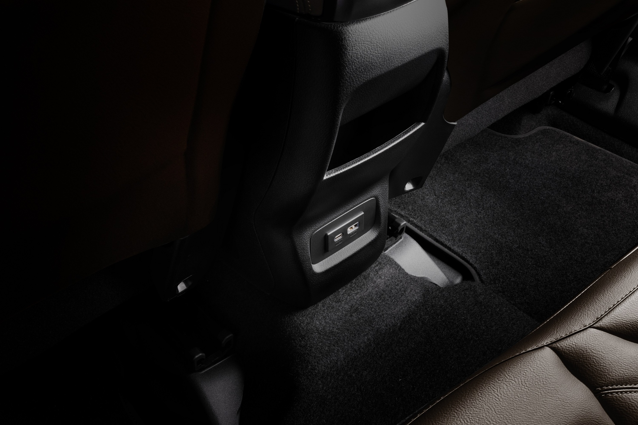 Mesmo na versão topo de linha, Toro Ranch não oferece saída de ar para os ocupantes de trás.