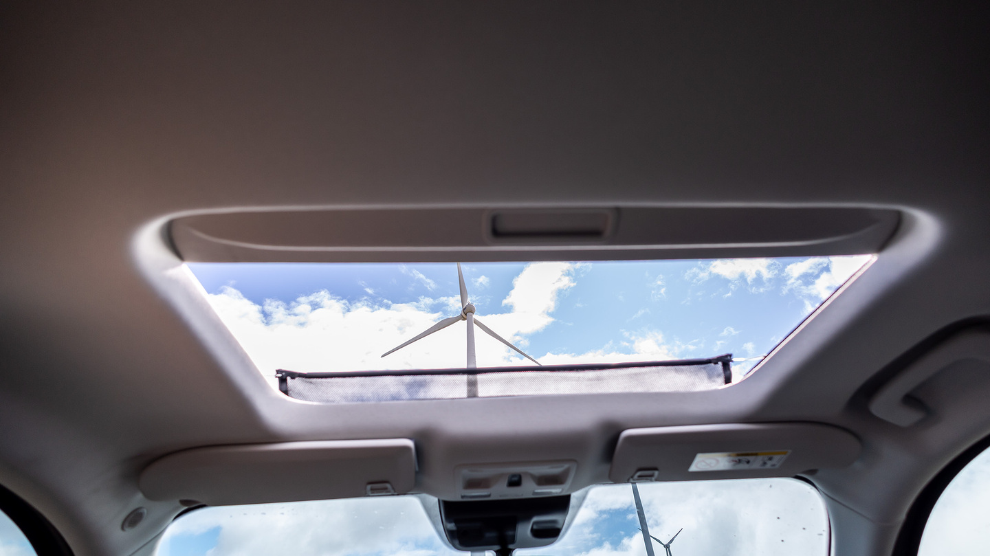 Ford Maverick Hybrid também conta com teto solar elétrico + acabamento moderno. 