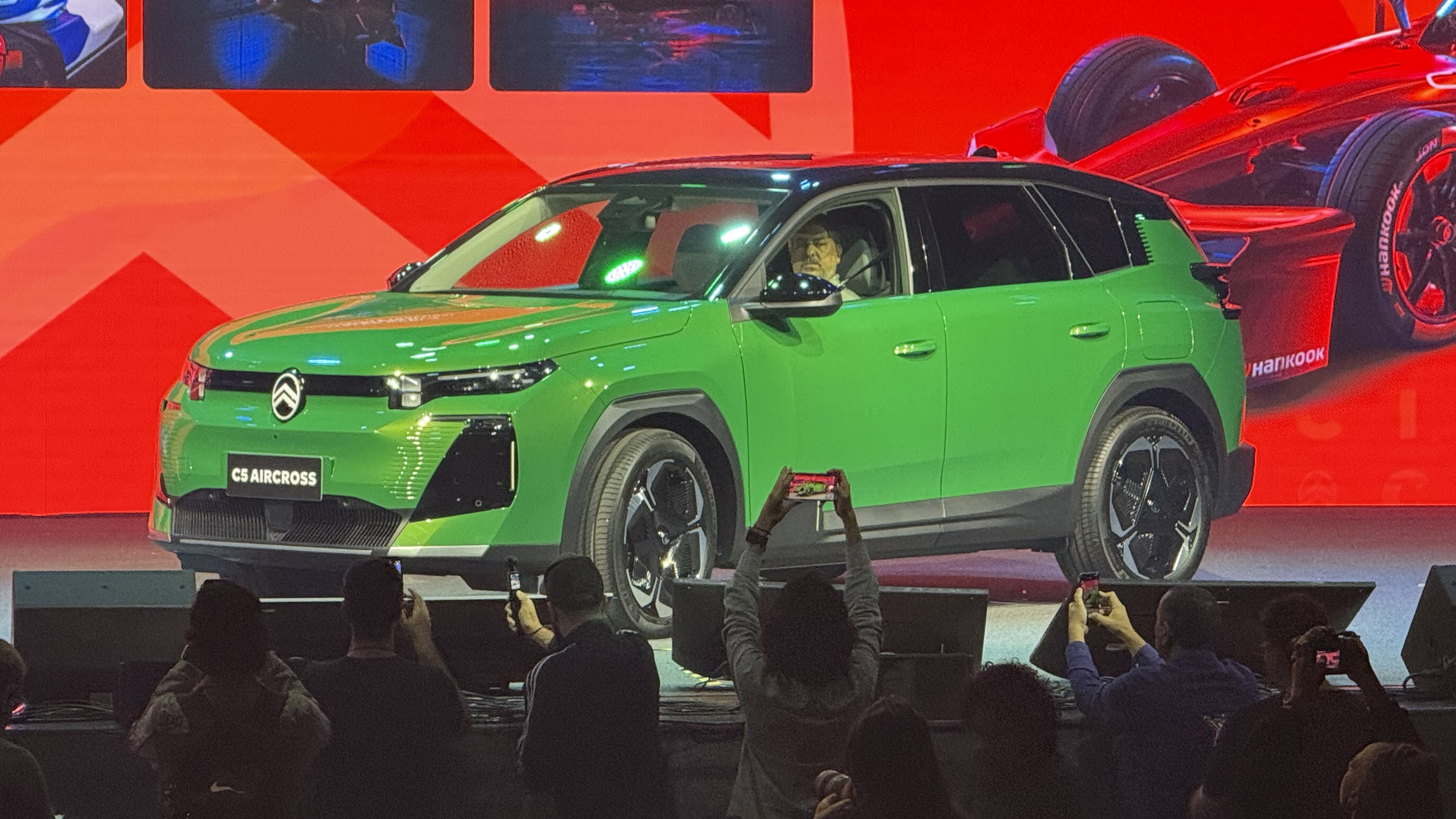 A Citroen apresentou o C5 Aircross, SUV em sua versão elétrica, disponível também nas versões híbrida e híbrida plug-in.|