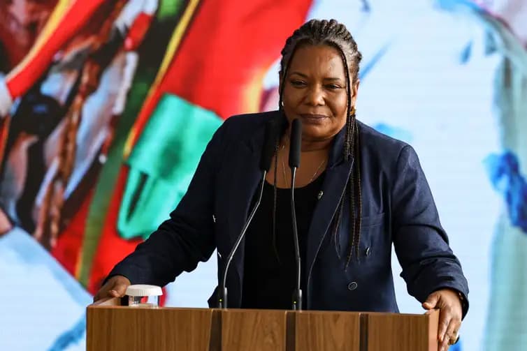 A ministra da Cultura, Margareth Menezes, durante cerimônia de envio do texto do novo Plano Nacional de Cultura ao Congresso Nacional. 