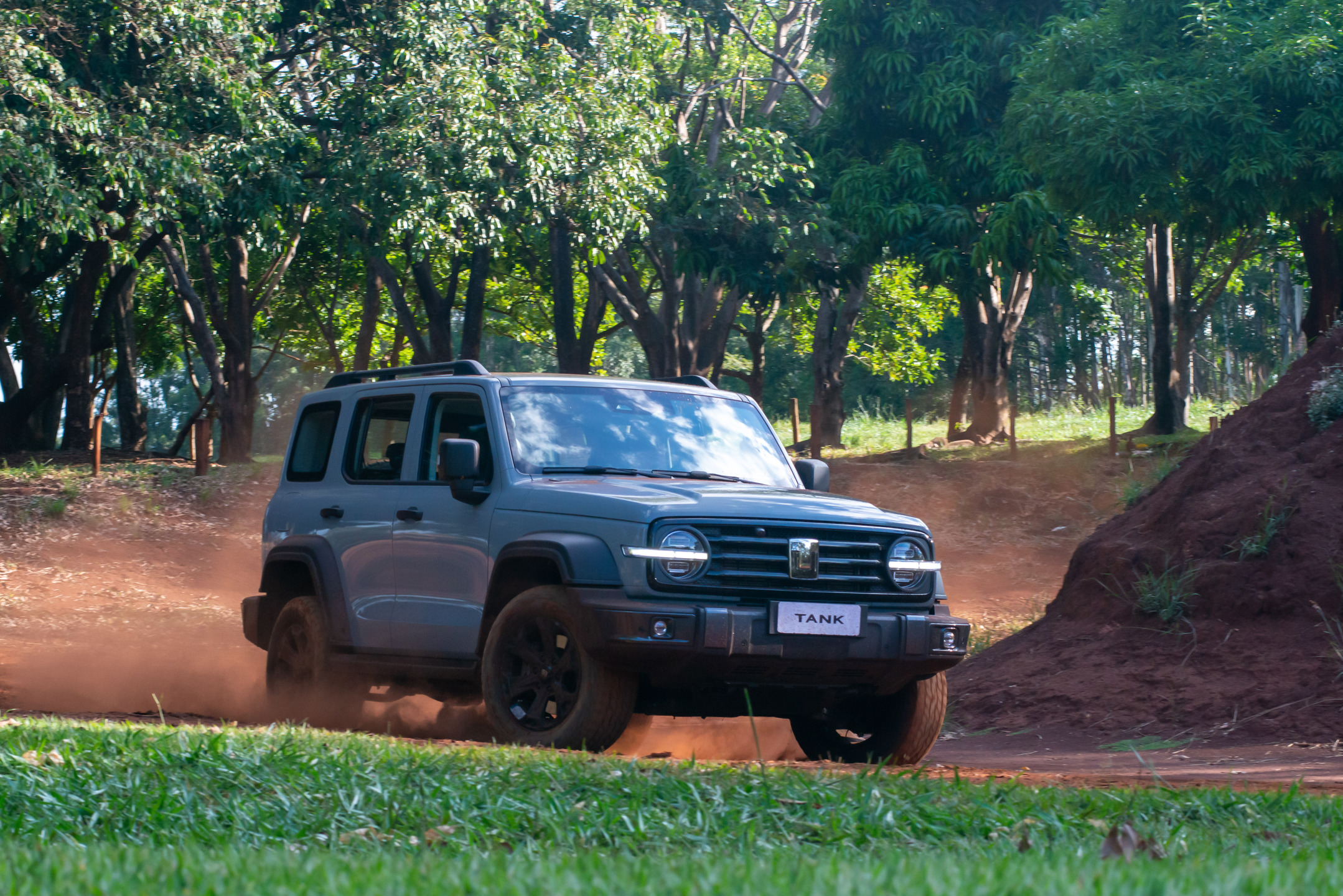 O híbrido plug-in Tank 300 é um dos modelos da frota da GWM na COP30. 