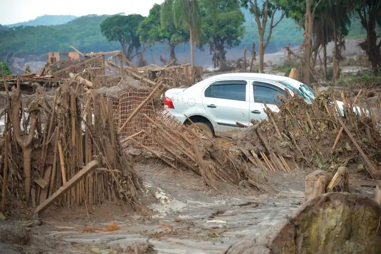 Distrito de Bento Rodrigues, em Mariana (MG), atingido pelo rompimento de duas barragens de rejeitos da mineradora Samarco 