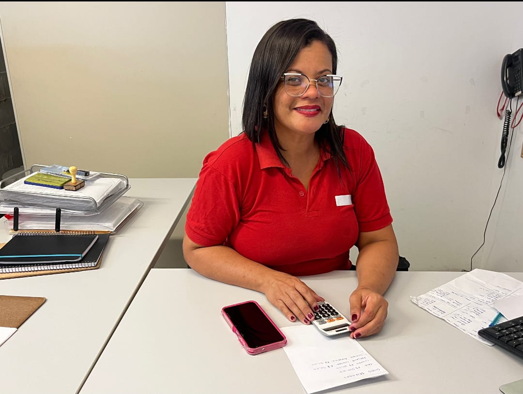 A vendedora Janaína Cristina da Silva 