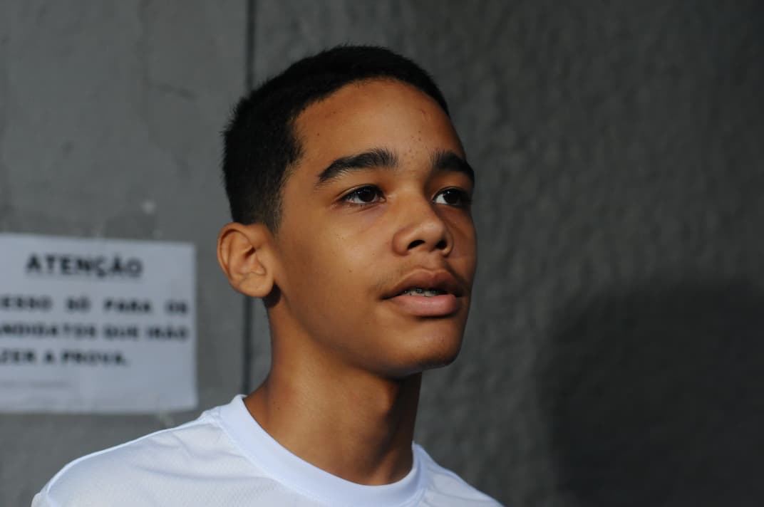 Estudante João Gabriel foi um dos primeiros a sair do primeiro dia de ENEM no bloc B da Unicap