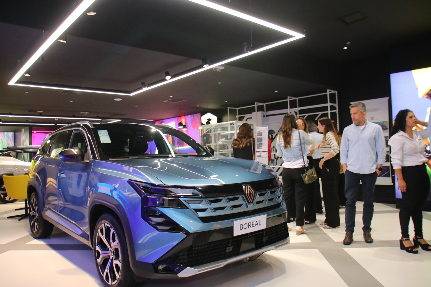 A RNLT traz conceito boutique global, interatividade e as últimas novidades da Renault. 