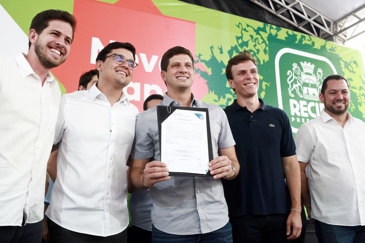 A assinatura da ordem de serviço aconteceu no próprio parque, no local onde a nova etapa será construída. 