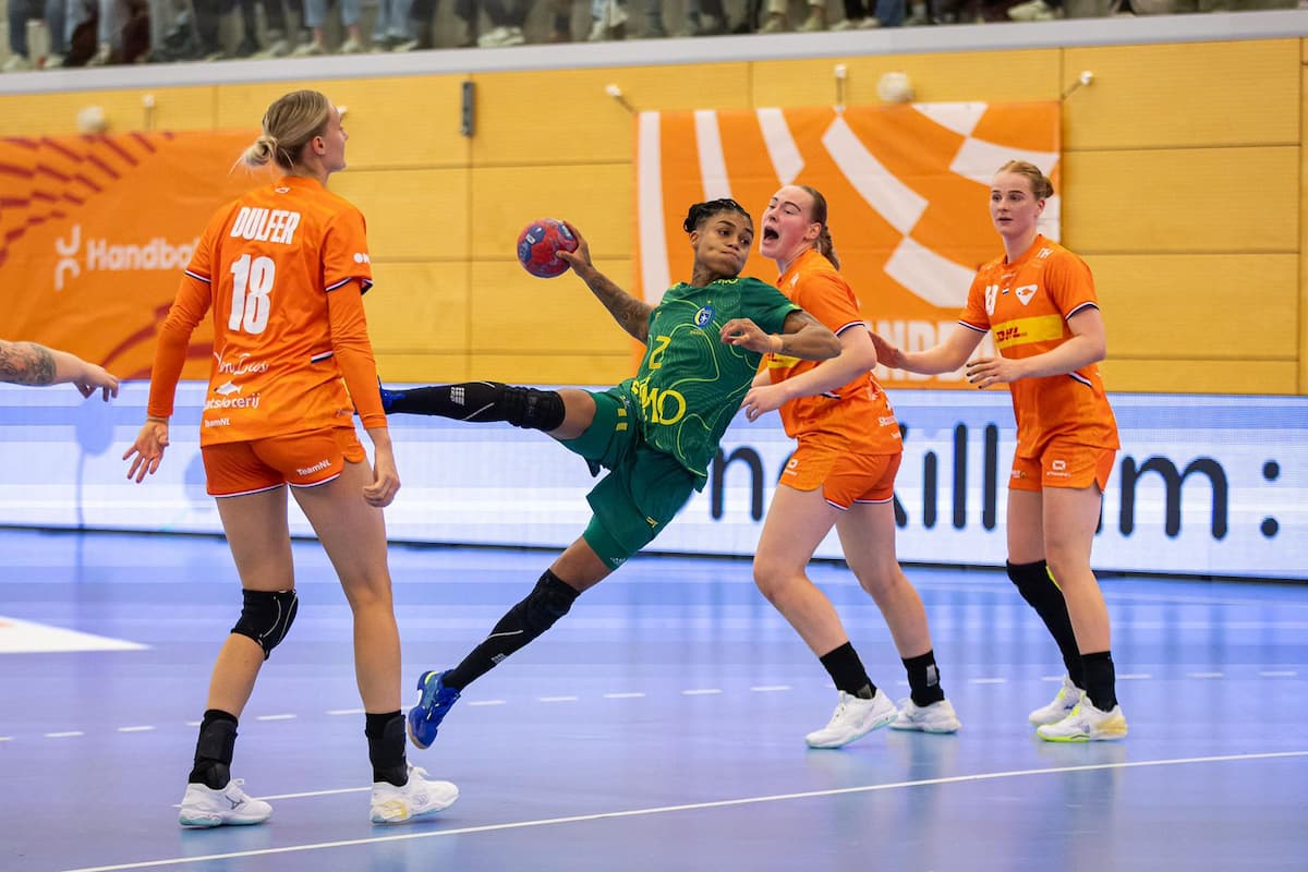 A armadora Bruna de Paula é a grande esperança brasileira dentro de quadra 