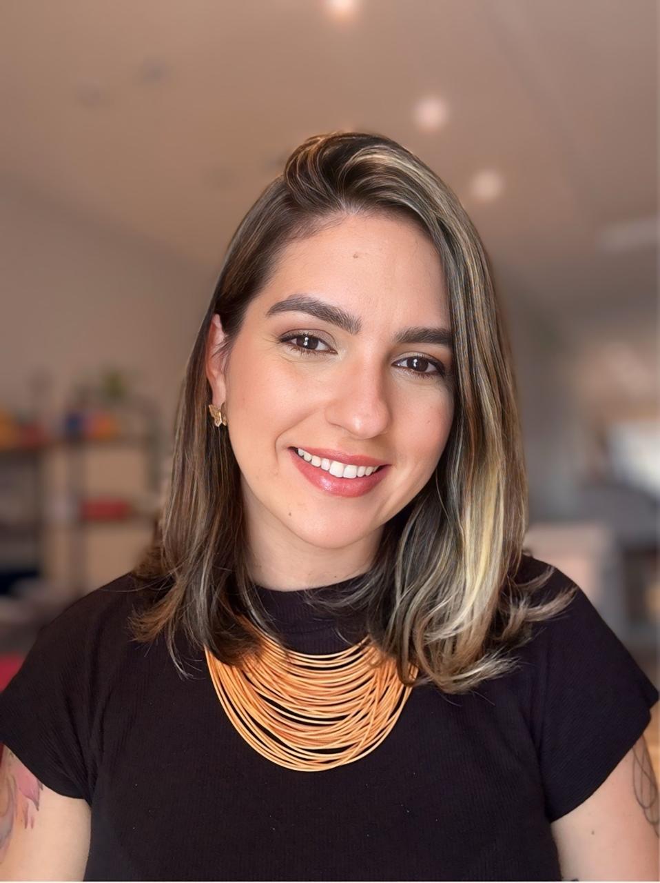 Psicóloga especialista em psicologia clínica, Chay Camarotti