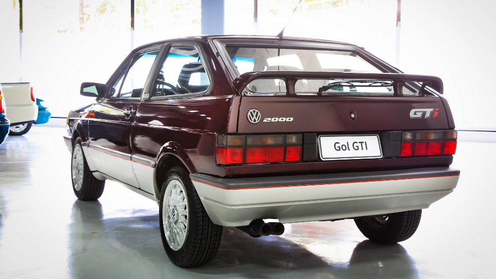 Gol GTi 1993: o esportivo que marcou gerações e ajudou a popularizar a injeção eletrônica no país, exibido com apenas 26 mil km rodados.