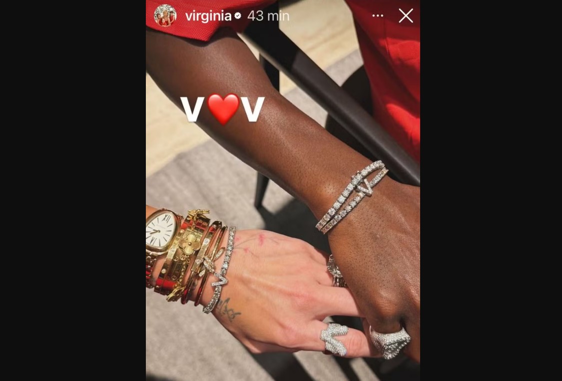 Virginia Fonseca e Vini Jr. passam o Natal juntos e revelam anéis com suas iniciais