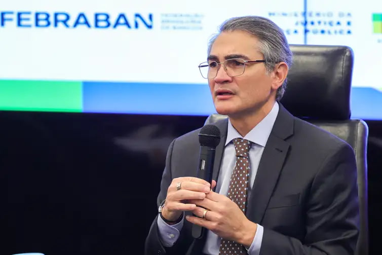 Isaac Sidney destaca a importância da cooperação entre os setores público, privado e a sociedade civil organizada 