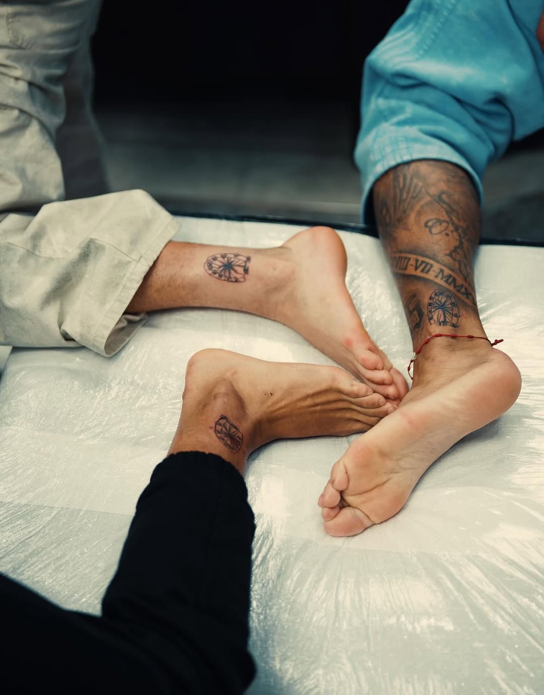 O zagueiro Alexander Barboza, o lateral Mateo Ponte e o meia Montoro estão de férias nos Estados Unidos