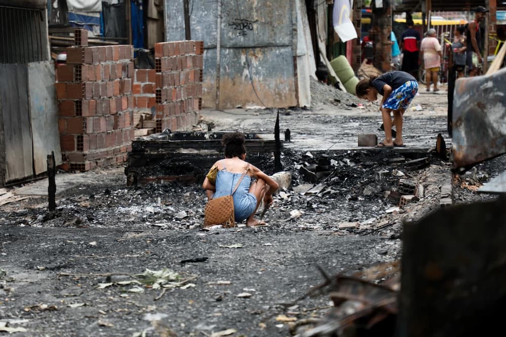 Incêndio atingiu diversas casas no local