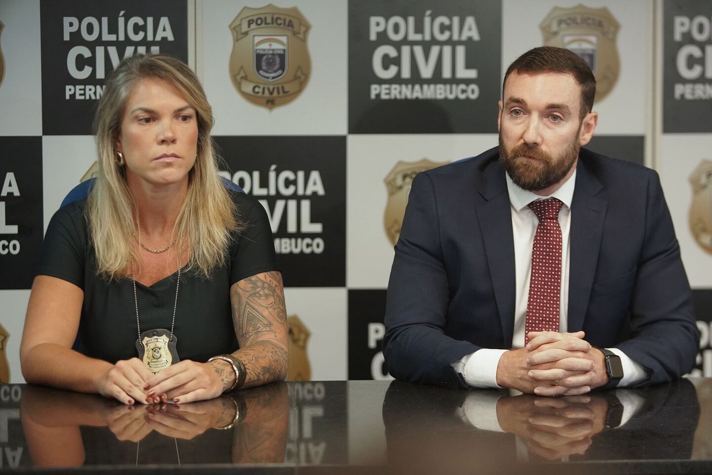 Delegada Juliana Bernat e delegado Diego Jardim 