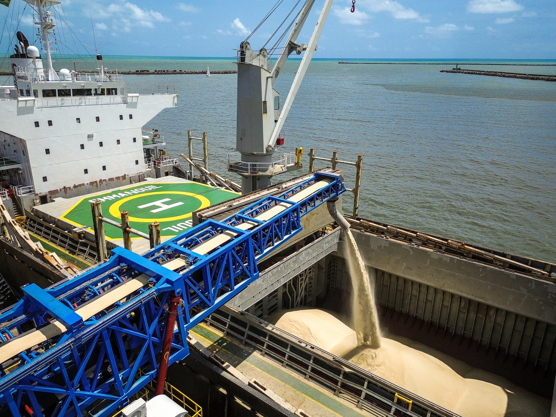 Shiploader - Equipamento foi pensado para ampliar a eficiência e agilidade no transporte do açúcar. | Felipe Ribeiro/Folha de Pernambuco