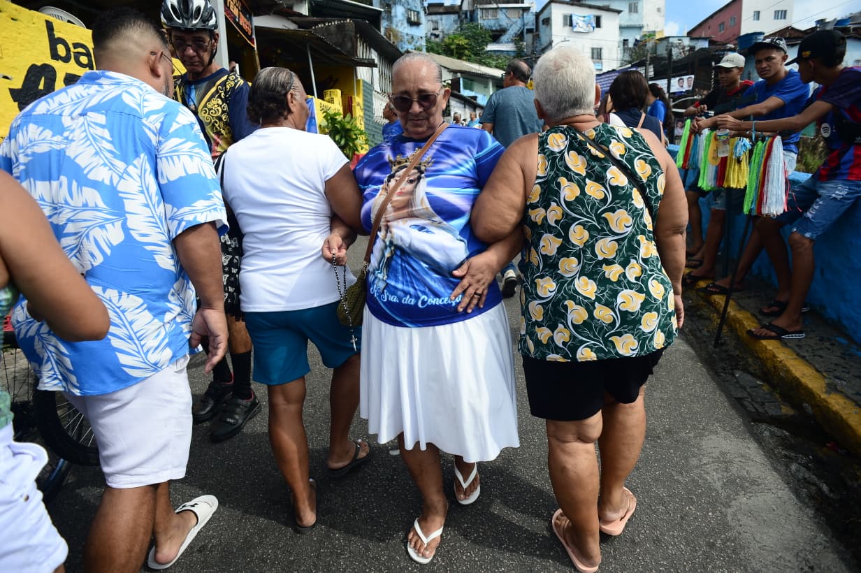  Marilene França agradece à santa a graça de ter conquistado sua aposentaria