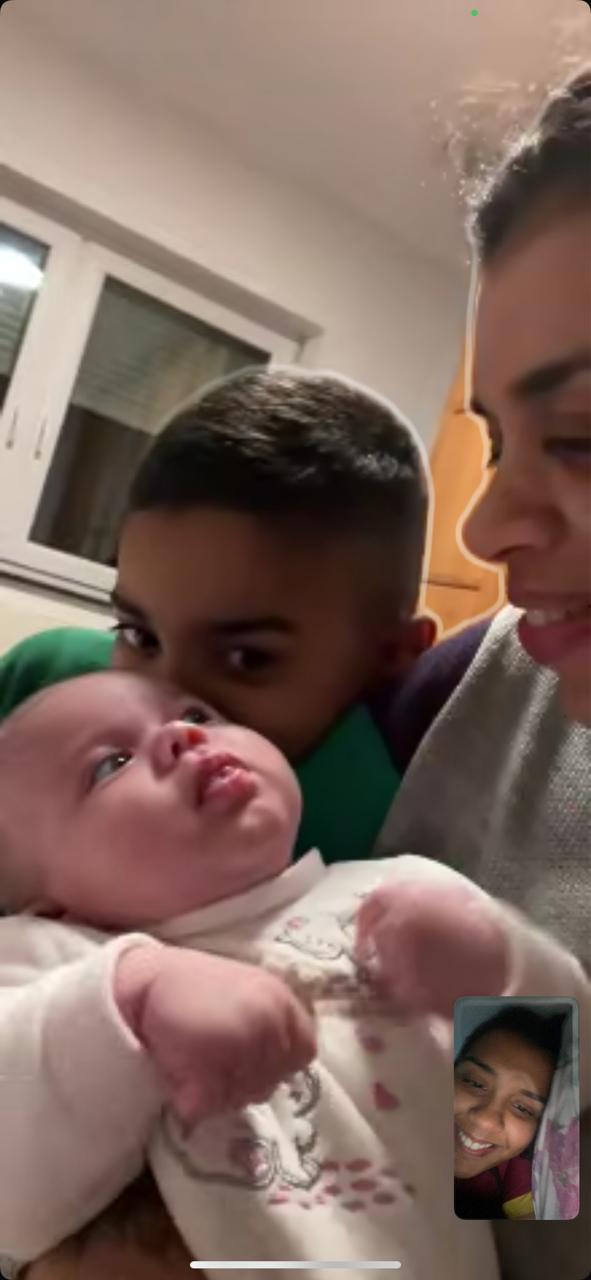 Luciana Soares com o filho Kauã e a filha Maria